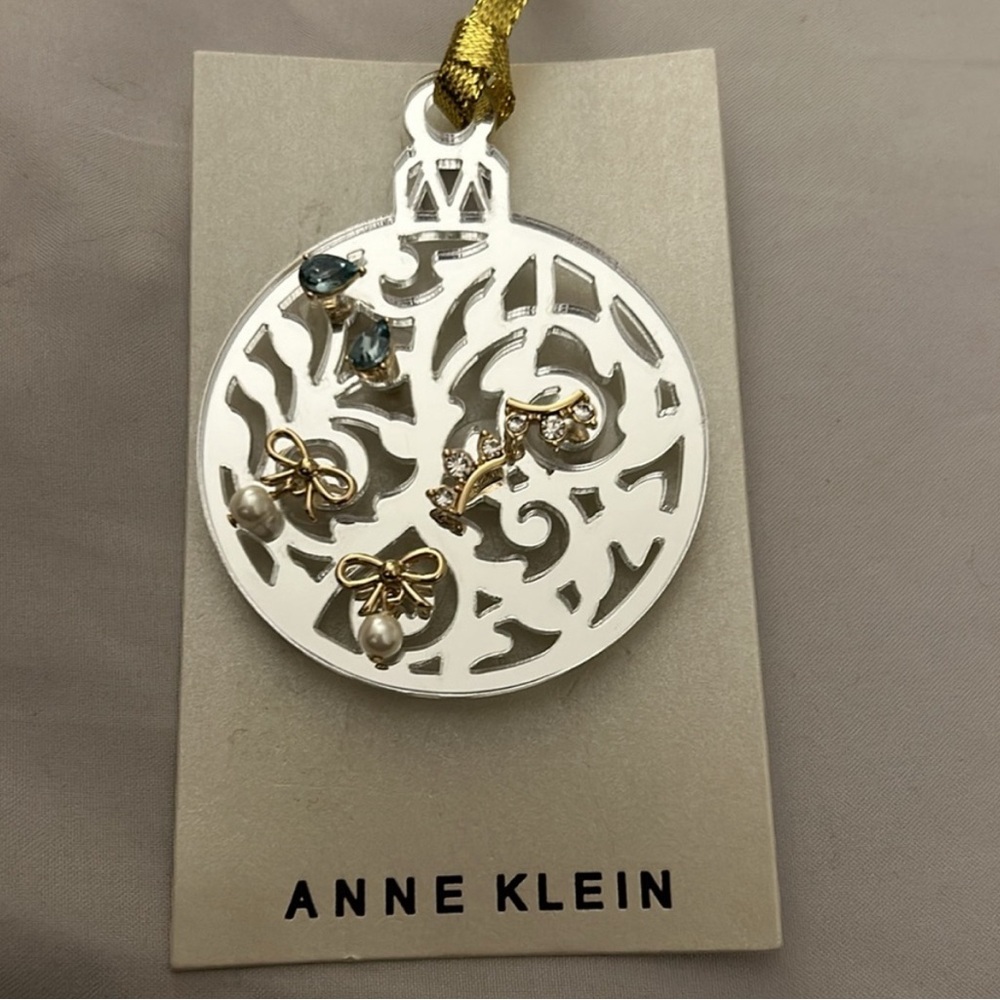Beautiful Anne Klein Earrings (3) on a pretty Ornament 2 styles ( Silver / Pink)